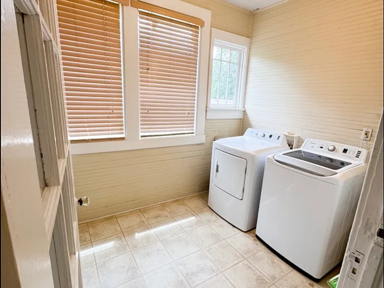732 Broadway — Photo 15