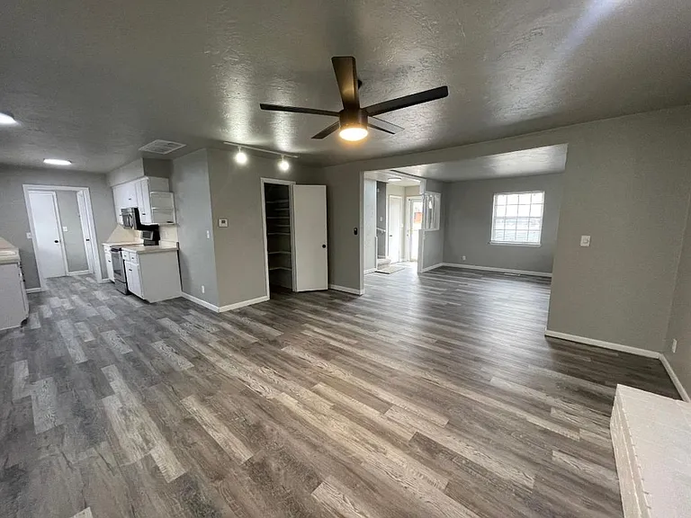 1008 Woods Ave — Photo 5