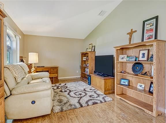 3rd image of 4240 68th Ave NE