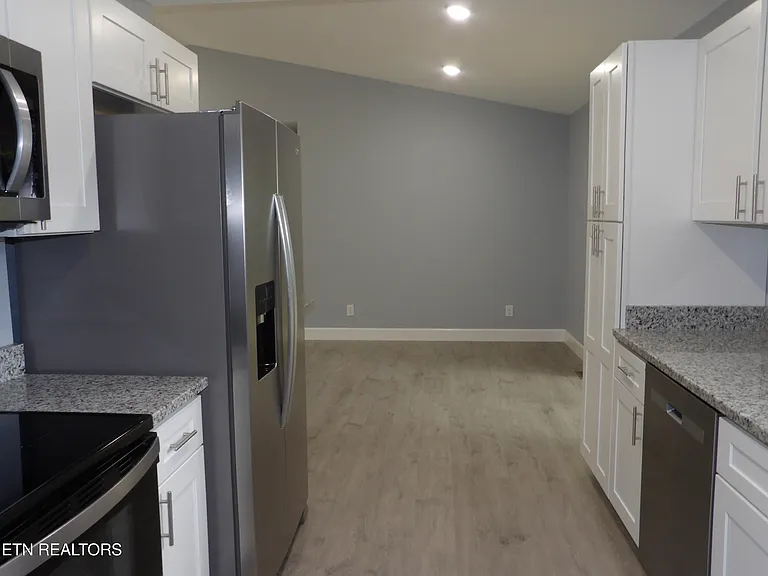 707 Oneida Ln — Photo 10