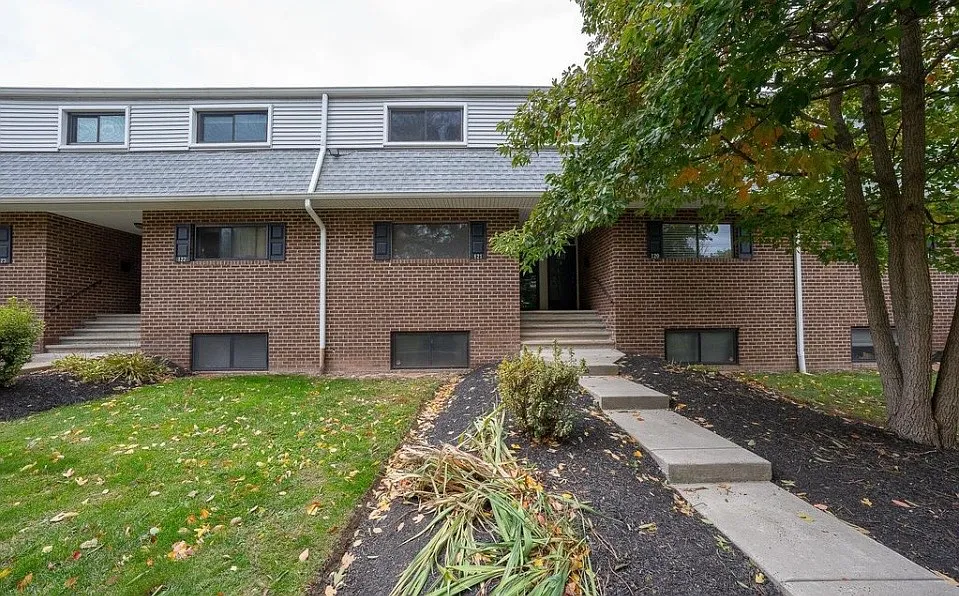 121 Stony Way — Photo 2