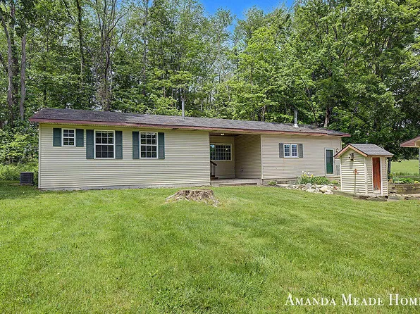 2247 15th St, Hopkins, MI 49328