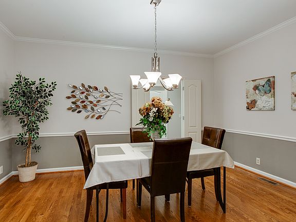 4th image of 370 Saint Andrews Dr