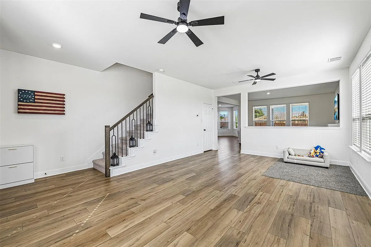 3 bed, 3.0 bath, 2752 sqft, $2,600 — Photo 4