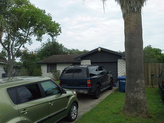 2nd image of 1758 Mission Dr