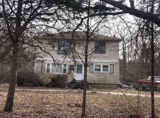 101 Sally Ln, Ridge, NY 11961