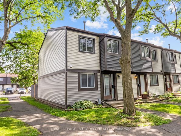 3565 Aladdin Ln, Ottawa, ON K1T 1E1