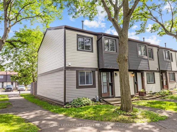 3565 Aladdin Ln, Ottawa, ON K1T 1E1