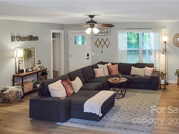 5th image of 136 Greentree Dr