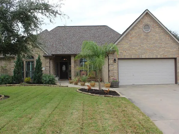 105 Gadwall Dr, Clute, TX 77531