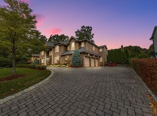 15 Allison Dr, Englewood Cliffs, NJ 07632