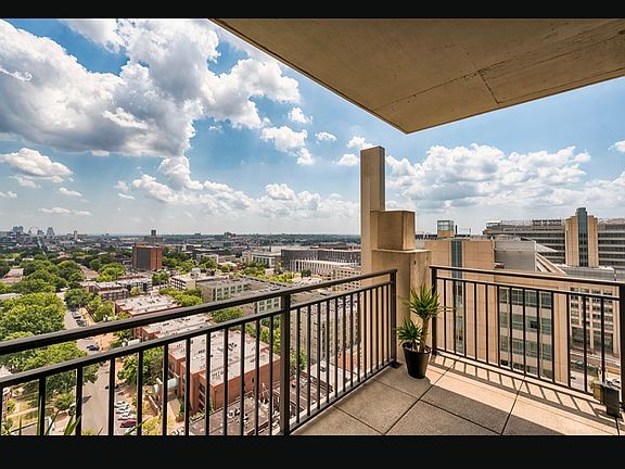 3rd image of 4909 Laclede Ave #2004