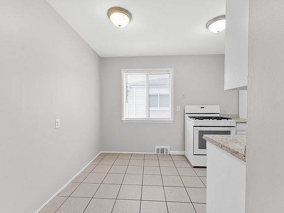 4th image of 11043 Hupp Ave