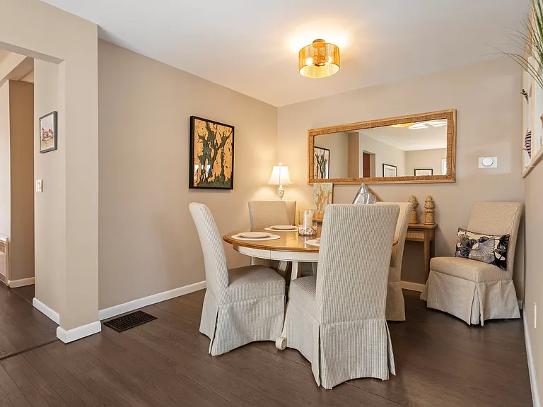 132 Ruggles Ave — Photo 6