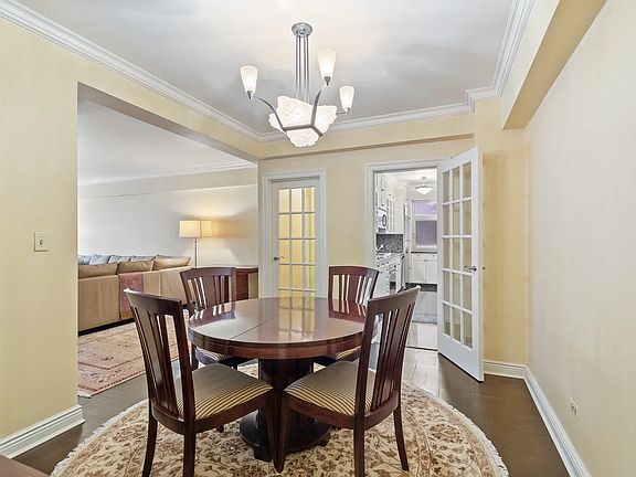 3rd image of 25 Sutton Pl S APT 8R