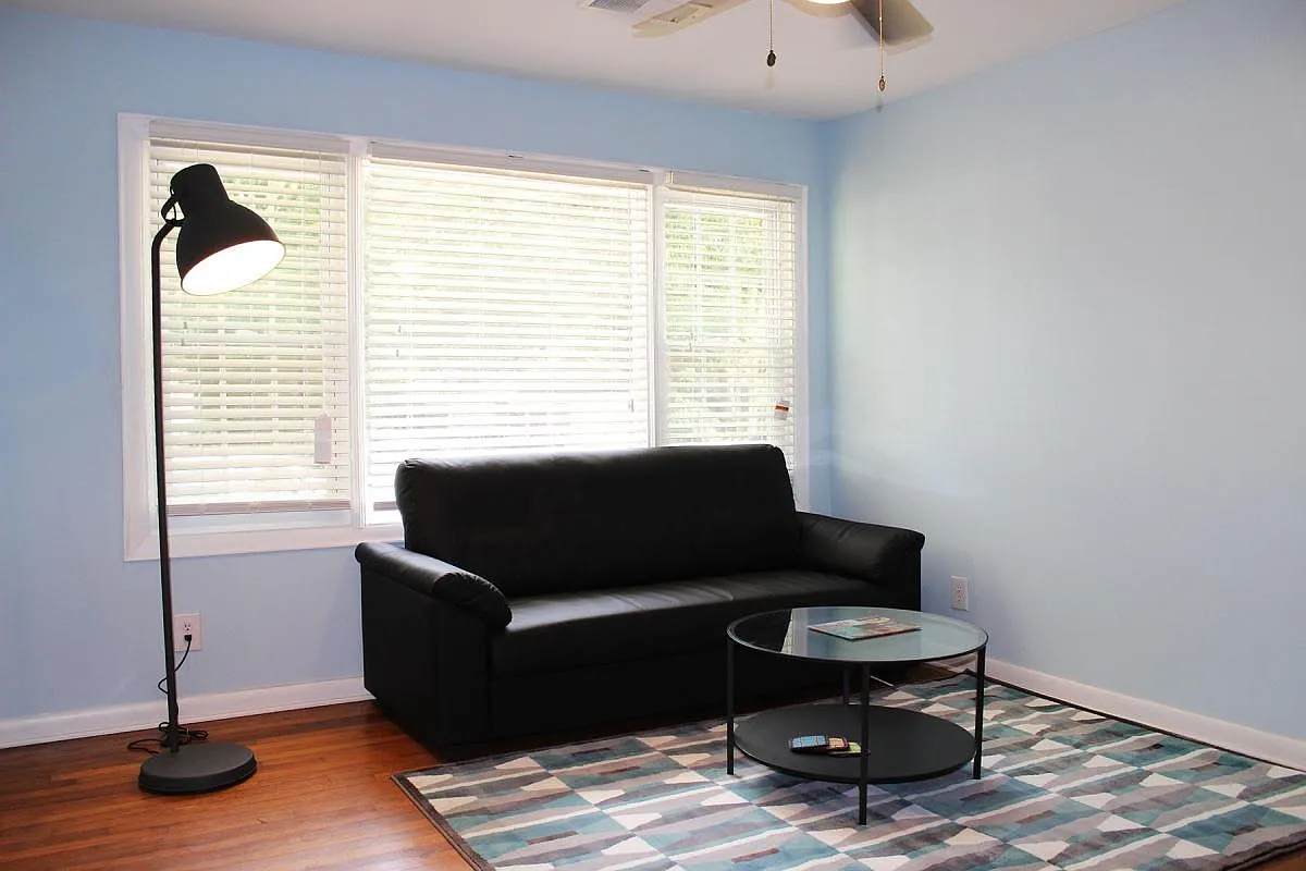 2042 Oakview Road SE — Photo 3