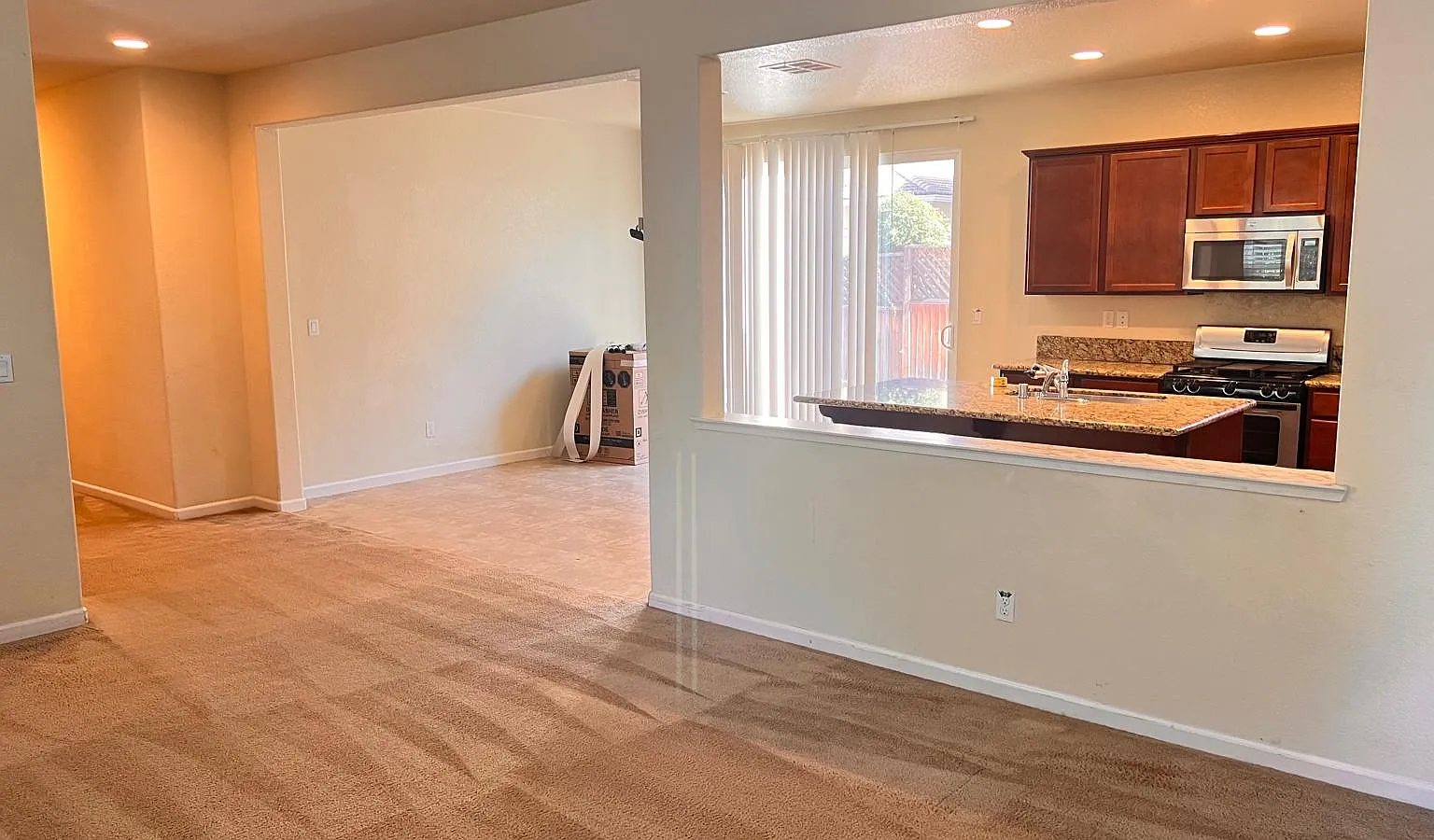 4 bed, 2160 sqft, $3,095 — Photo 3
