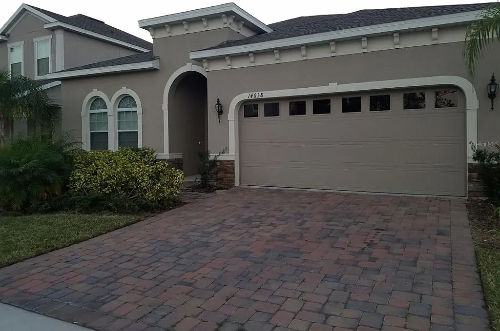 4 bed, 3.0 bath, 2034 sqft, $2,900 — Photo 2