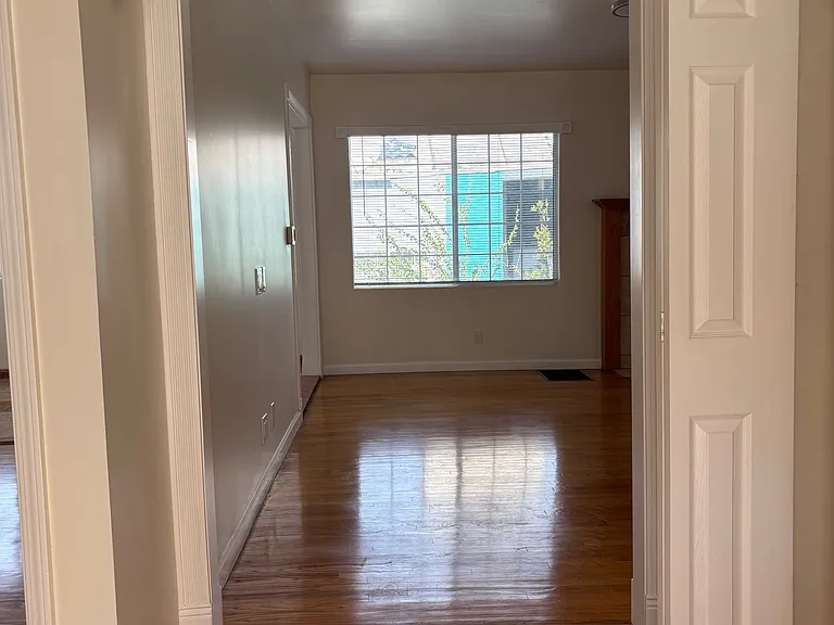 221 S Commonwealth Ave — Photo 7