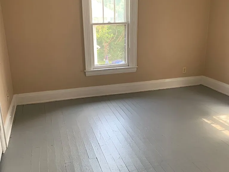 1110 Laird Ave — Photo 11