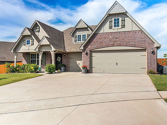 3 Car Garage & Lg Driveway