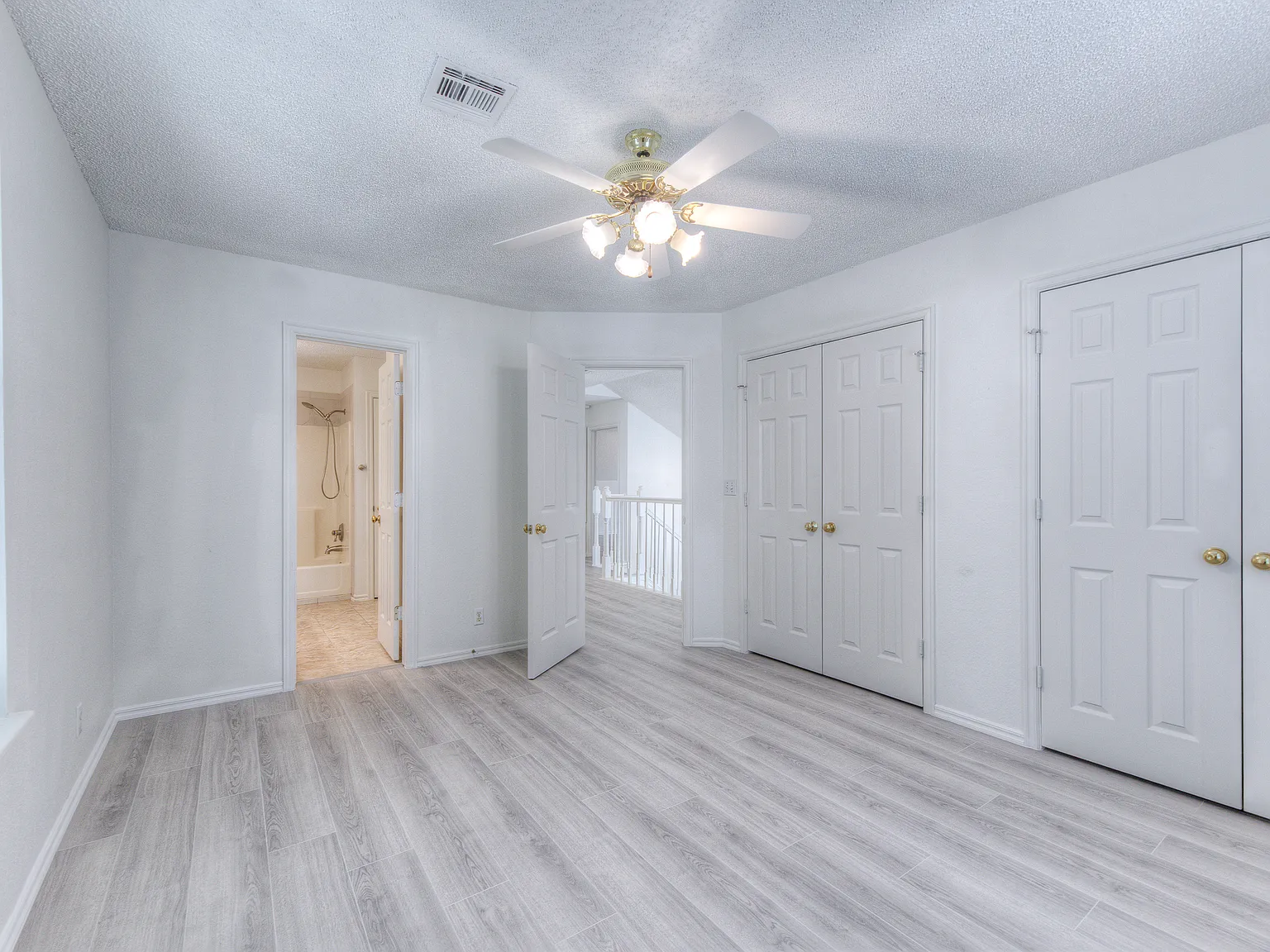 4 bed, 2.5 bath, 2015 sqft, $2,295 — Photo 3