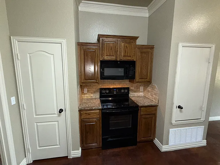 708 Ferrara Cir #A — Photo 2