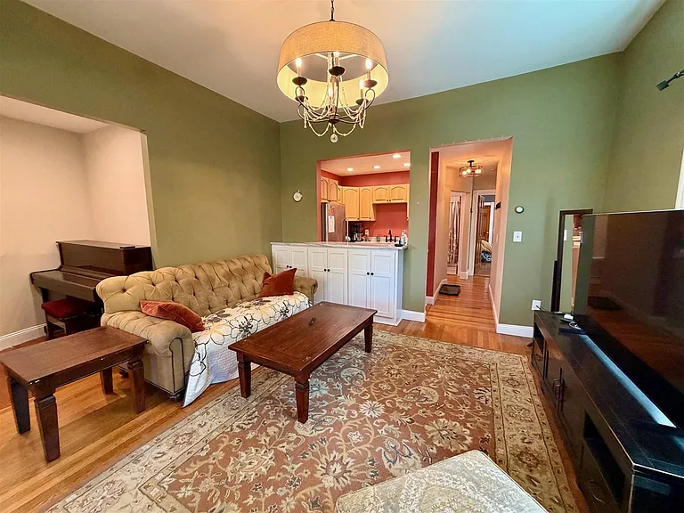 82 Munroe St #13 — Photo 4