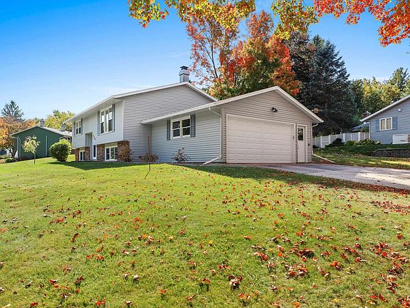 2nd image of 220 Cliffview Dr