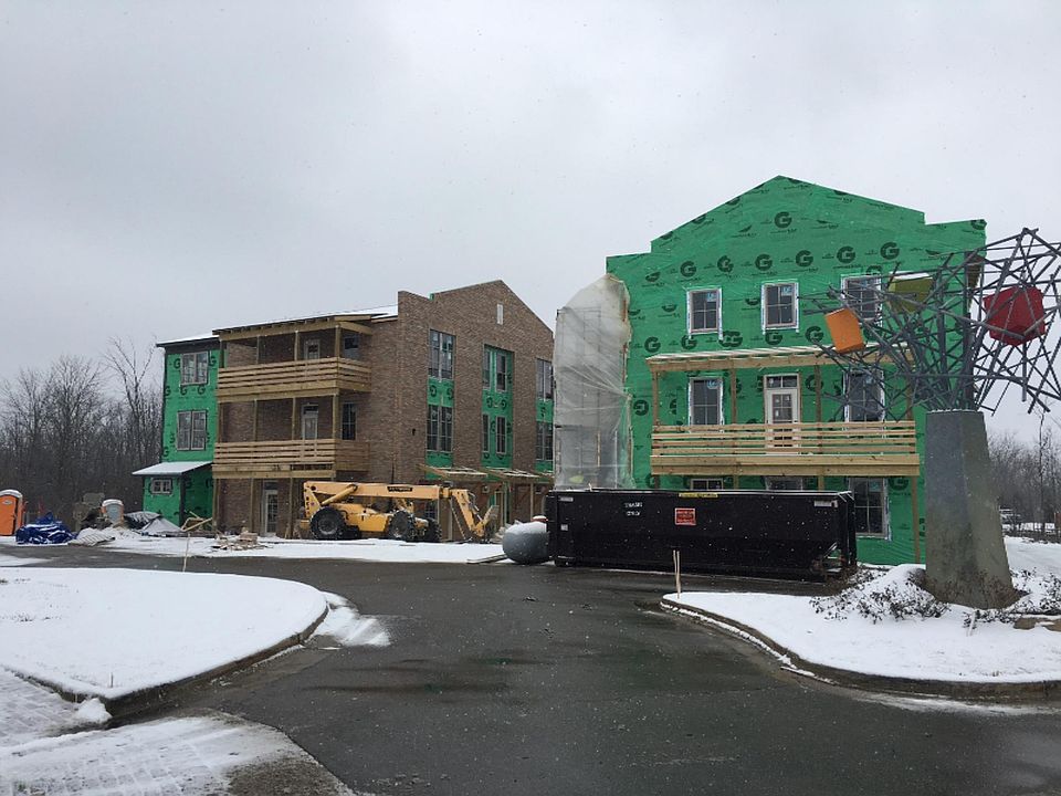 1st image of 2040 Celadon Dr NE #115