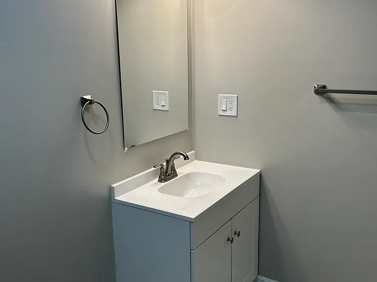 902 Howard Ave #6 — Photo 7