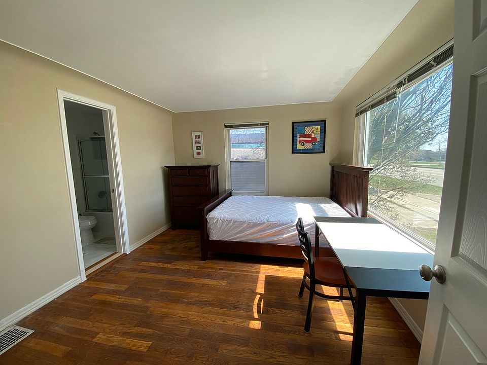1st image of 1105 E Maple Rd #2