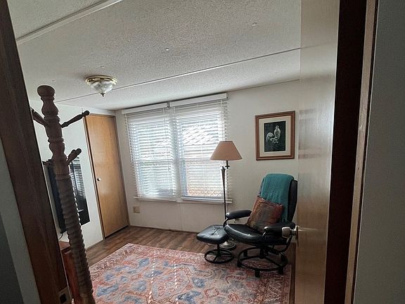 3rd image of 32 Nelson Ln