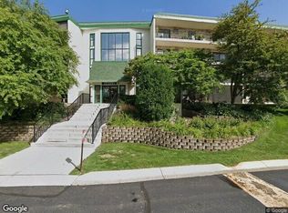 10411 Cedar Lake Rd APT 312, Minnetonka, MN 55305