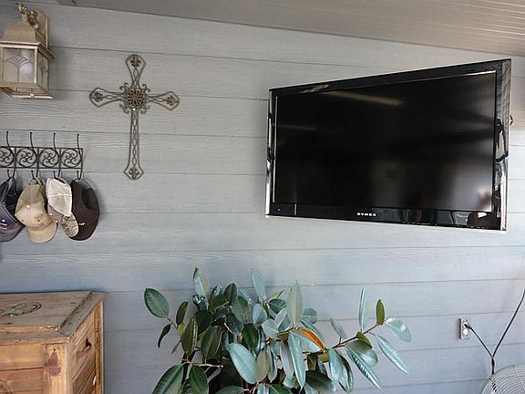 The outdoor TV and surround system is included...watch the Texans game in style.