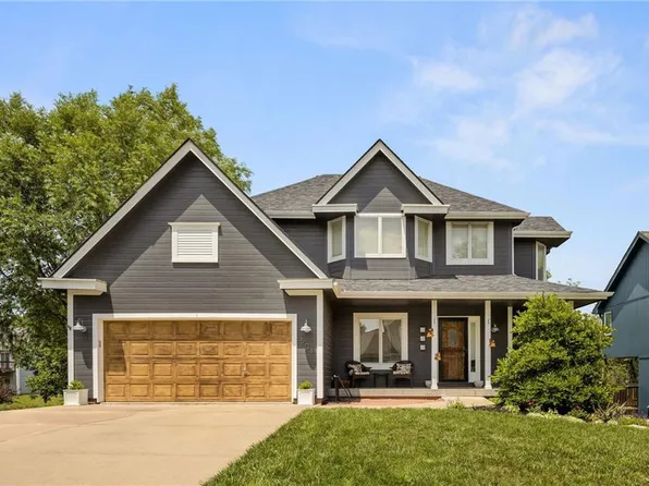 504 Coach Light Cir, Smithville, MO 64089