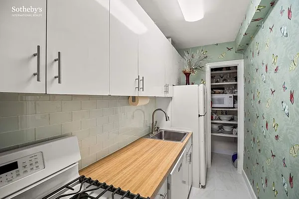 Rented by Sotheby's International Realty | media 12