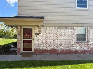 204 Princeton Dr, South Lyon, MI 48178