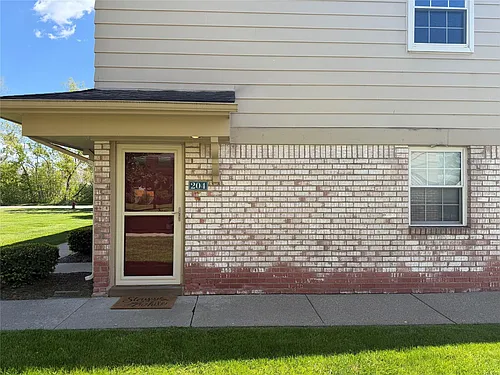 204 Princeton Dr Photo 1