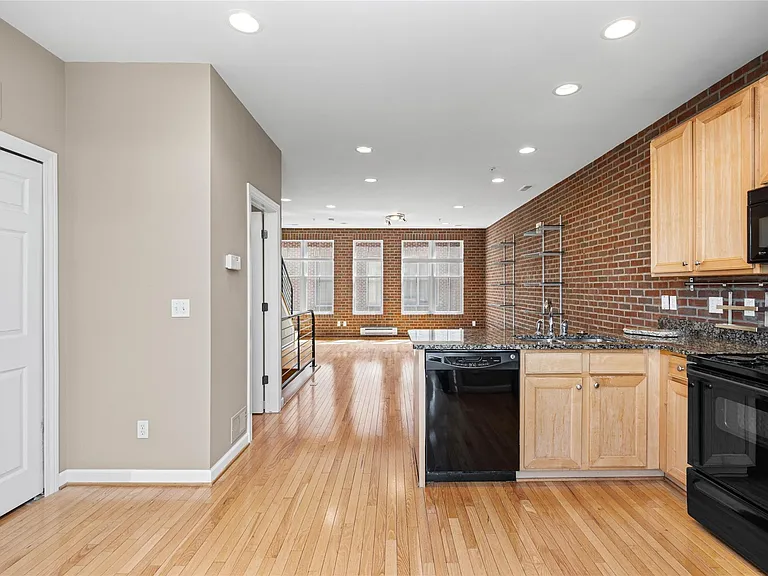 420 Lewis Ct — Photo 18