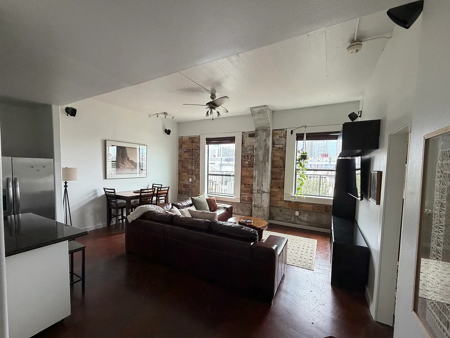 1 bed, 923 sqft, $2,500 — Photo 2