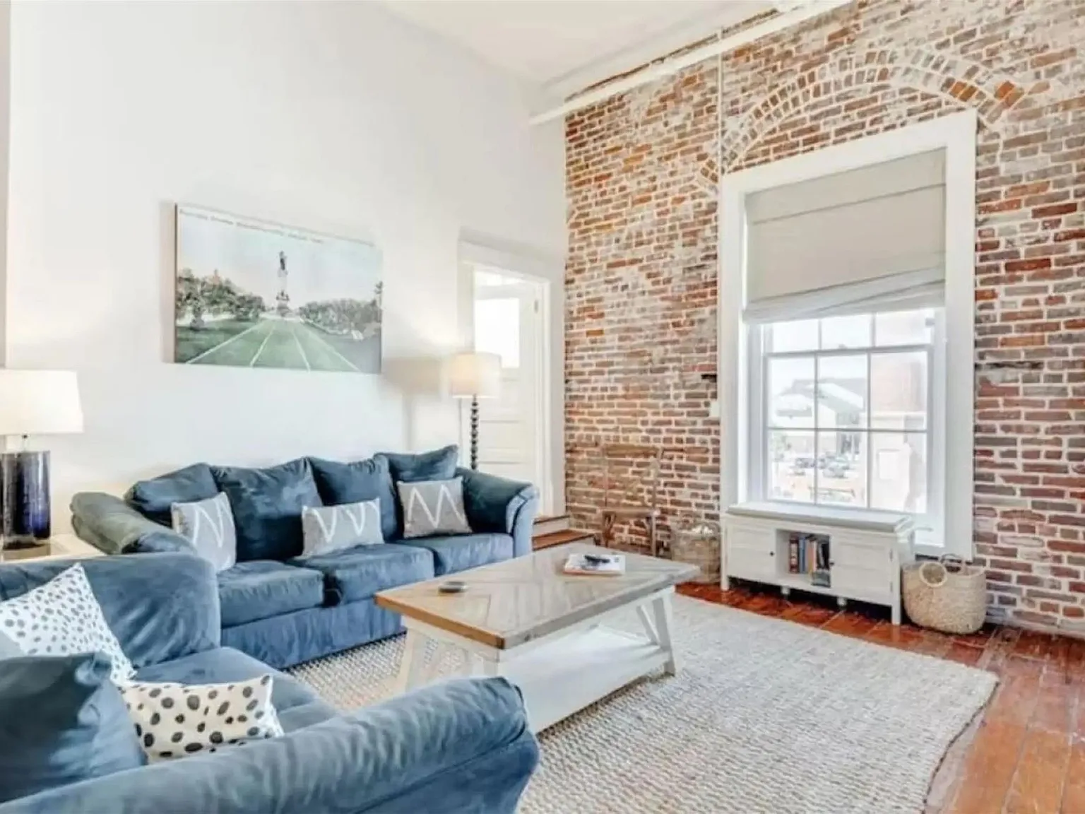 2 bed, 1.0 bath, 1200 sqft, $2,300 — Photo 2