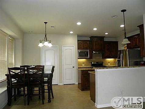 5th image of 217 Florence Dr