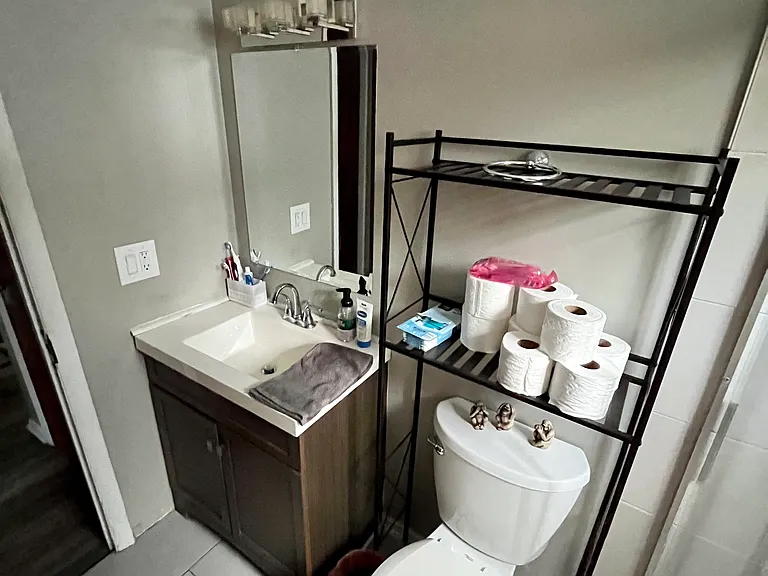 1235 Summit St #B — Photo 9