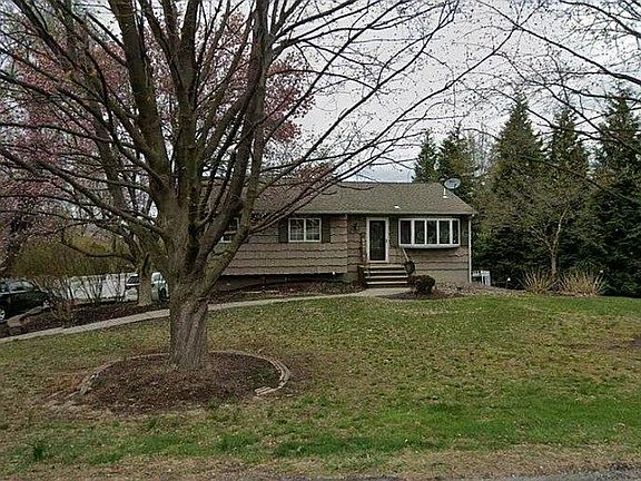 3rd image of 5 Mott Dr