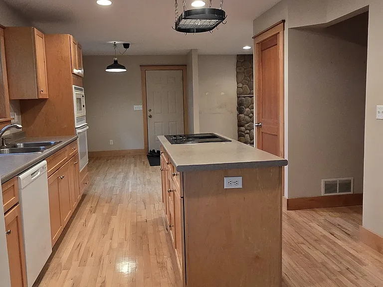 28490 Van Blarcum Ave — Photo 6