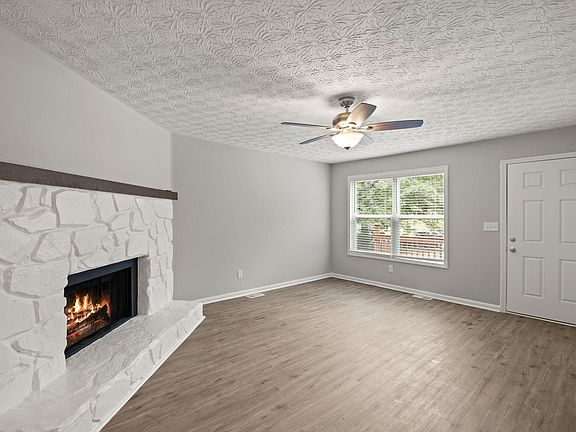 4th image of 2871 Lakemont Dr SW