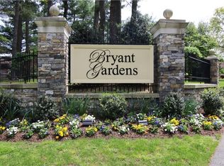 8 Bryant Cres APT 2G, White Plains, NY 10605