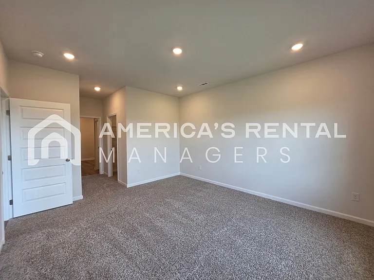 181 Keller Dr — Photo 41