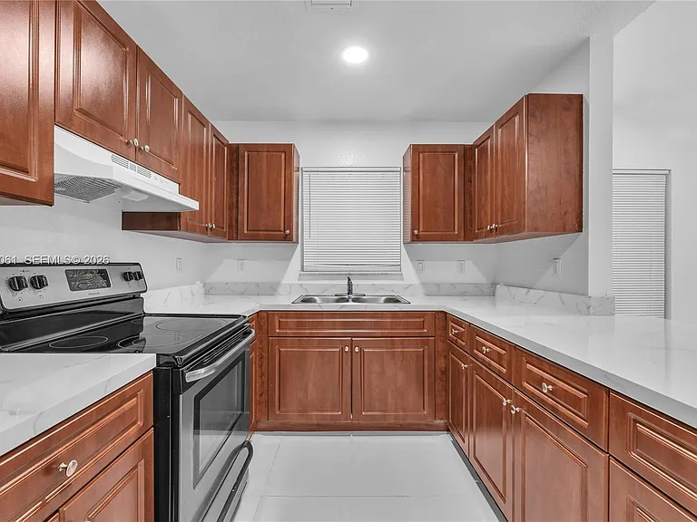1541 NW 1st Ct — Photo 6